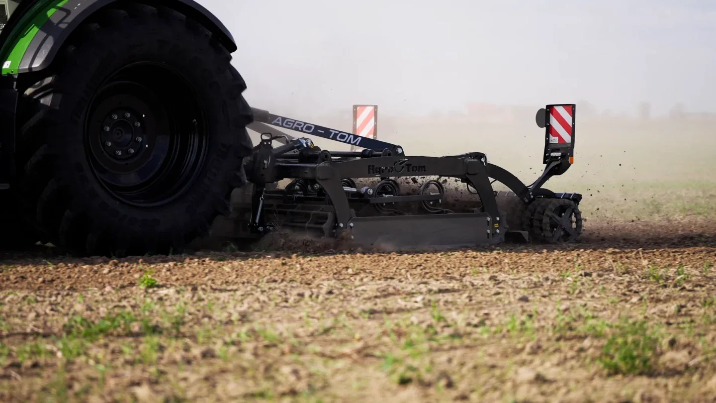 Agregat UP Agro-Tom praca w polu 2026